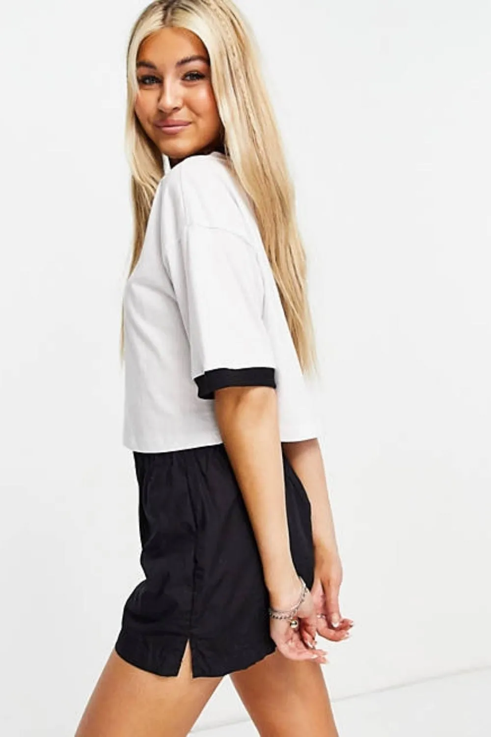 Cropped T Shirt With Contrast Tipped Edge In White