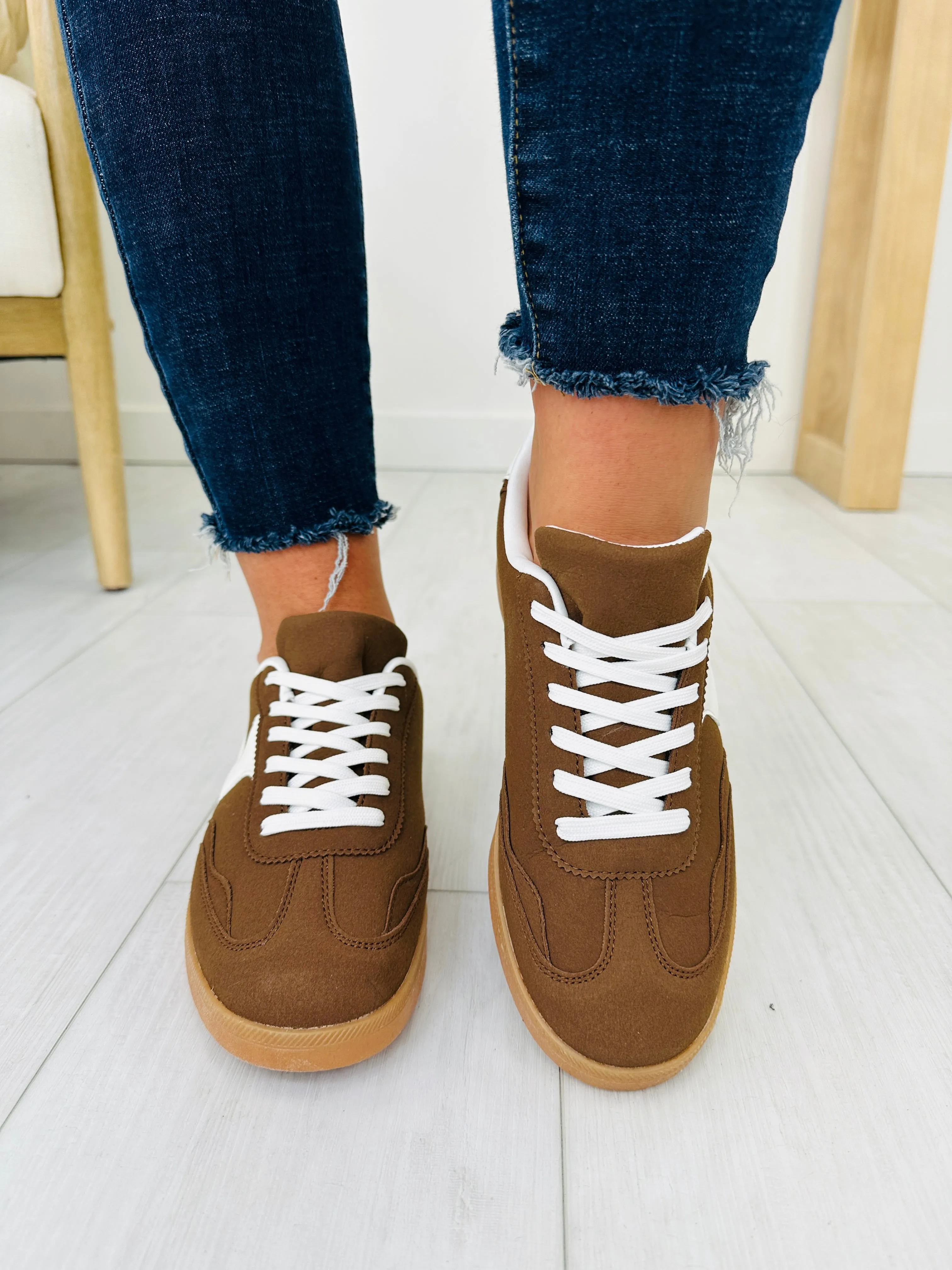 Festive Stride Sneakers In Brown