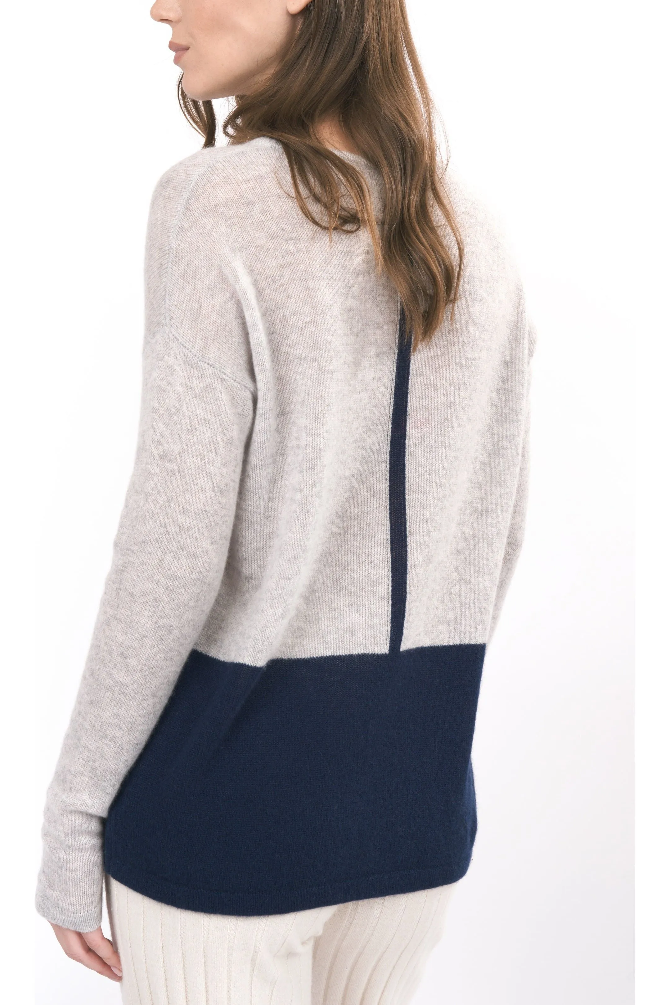 Robertson Madison 100% Cashmere Relaxed Color Block Sweater CC-258 | Light Grey/Navy