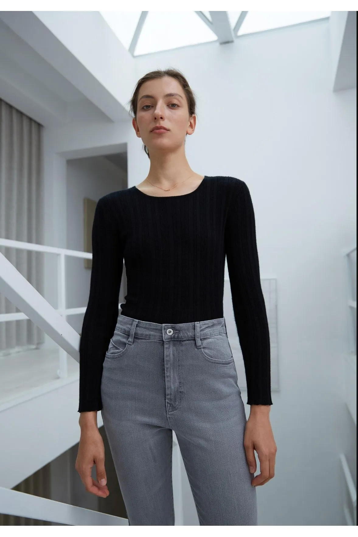 W. Cashmere Yasmine Fine Gauge Crew Neck Sweater | Black